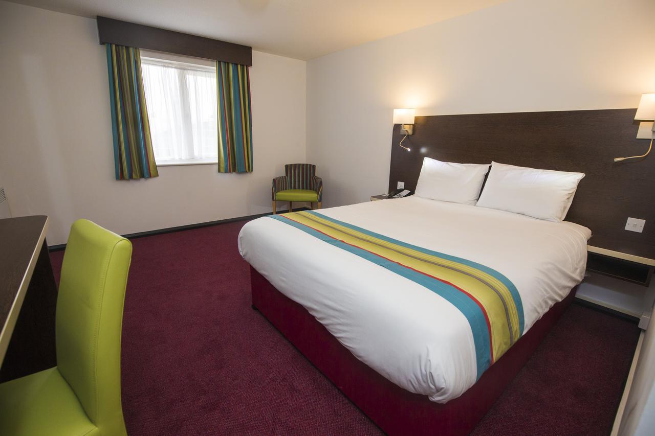 Ramada London South Mimms Hotel Potters Bar Buitenkant foto